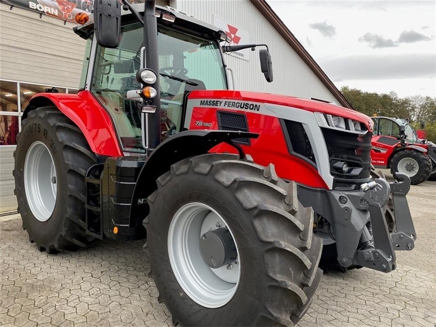 Traktor του τύπου Massey Ferguson 7S.180 Dyna-6 Efficient, Gebrauchtmaschine σε Ringe (Φωτογραφία 1)