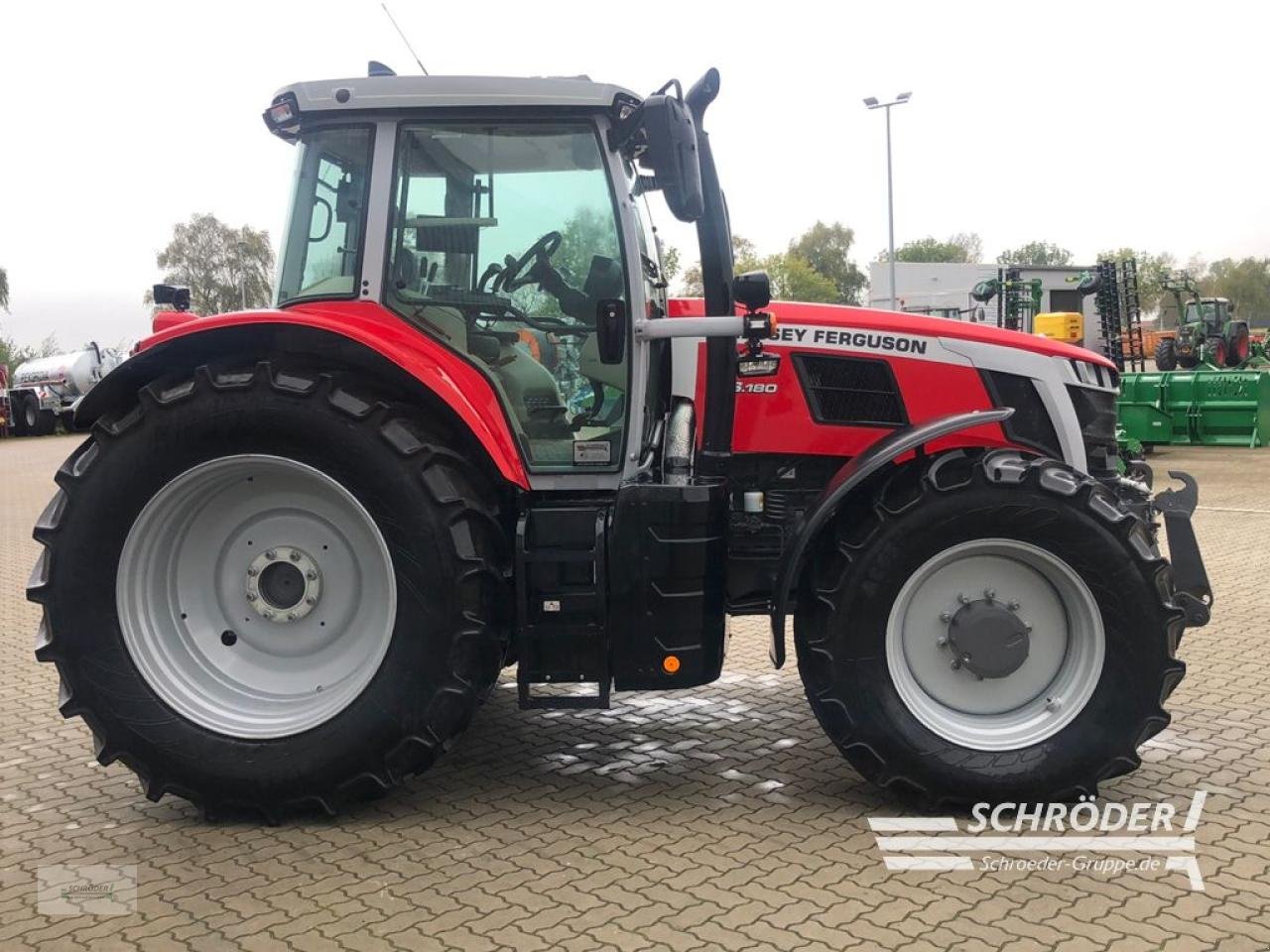 Traktor van het type Massey Ferguson 7S.180 DYNA-VT EFFICIENT, Neumaschine in Ahlerstedt (Foto 2)