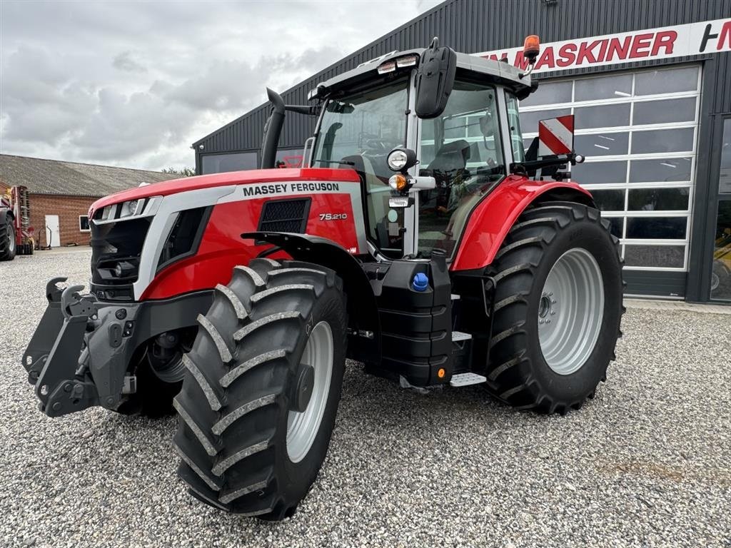 Traktor typu Massey Ferguson 7S.210 Dyna VT Exclusive, Gebrauchtmaschine w Hadsten (Zdjęcie 1)