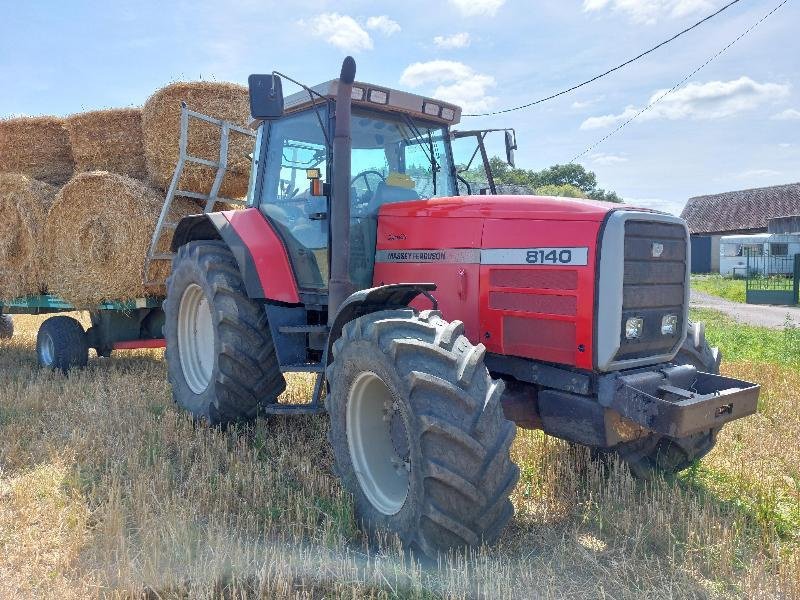 Traktor typu Massey Ferguson 8140, Gebrauchtmaschine w CHATEAUBRIANT CEDEX (Zdjęcie 1)