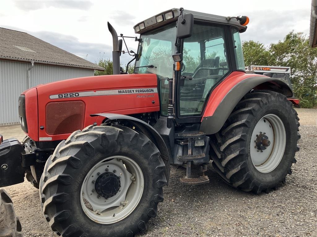 Traktor del tipo Massey Ferguson 8220 Dyna 4 Autodrive Rigtig Velholdt, Gebrauchtmaschine en Svenstrup J (Imagen 1)