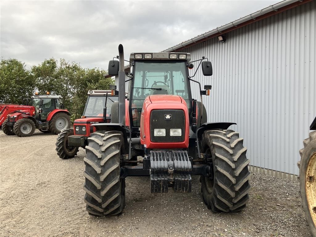 Traktor des Typs Massey Ferguson 8220 Dyna 4 Autodrive Rigtig Velholdt, Gebrauchtmaschine in Svenstrup J (Bild 3)