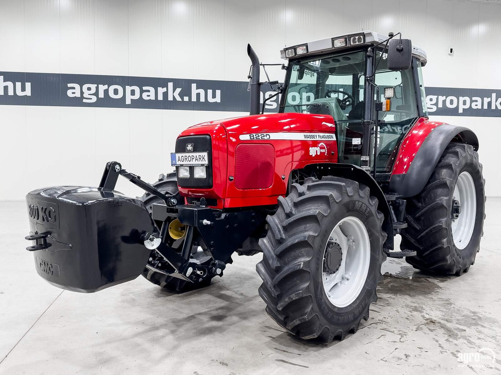 Traktor Türe ait Massey Ferguson 8220, Gebrauchtmaschine içinde Csengele (resim 1)