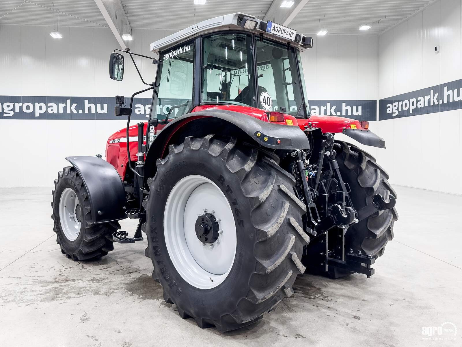 Traktor Türe ait Massey Ferguson 8220, Gebrauchtmaschine içinde Csengele (resim 4)