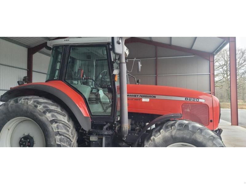 Traktor Türe ait Massey Ferguson 8220, Gebrauchtmaschine içinde BRAY en Val (resim 1)