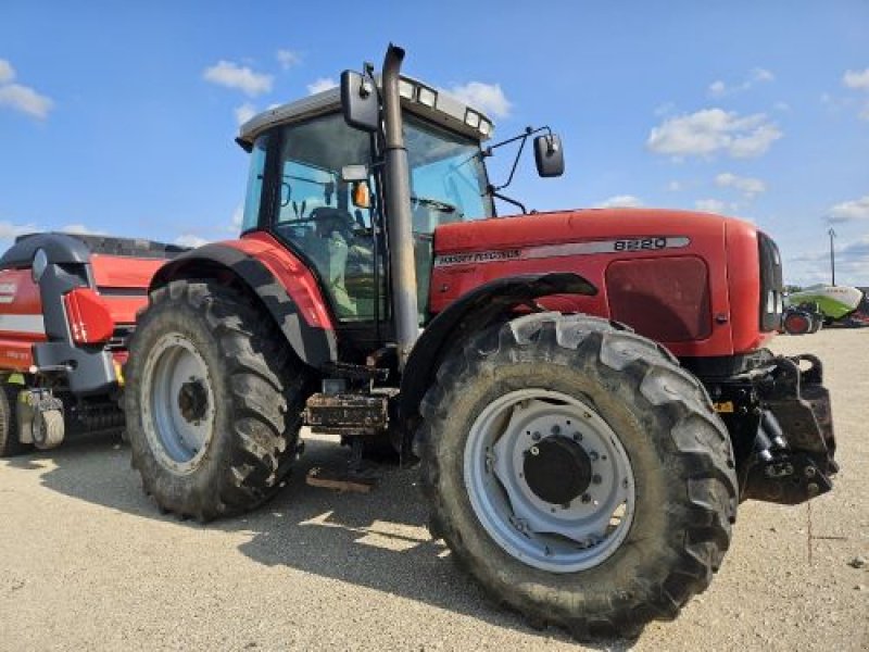 Traktor типа Massey Ferguson 8220, Gebrauchtmaschine в Sainte Menehould (Фотография 1)