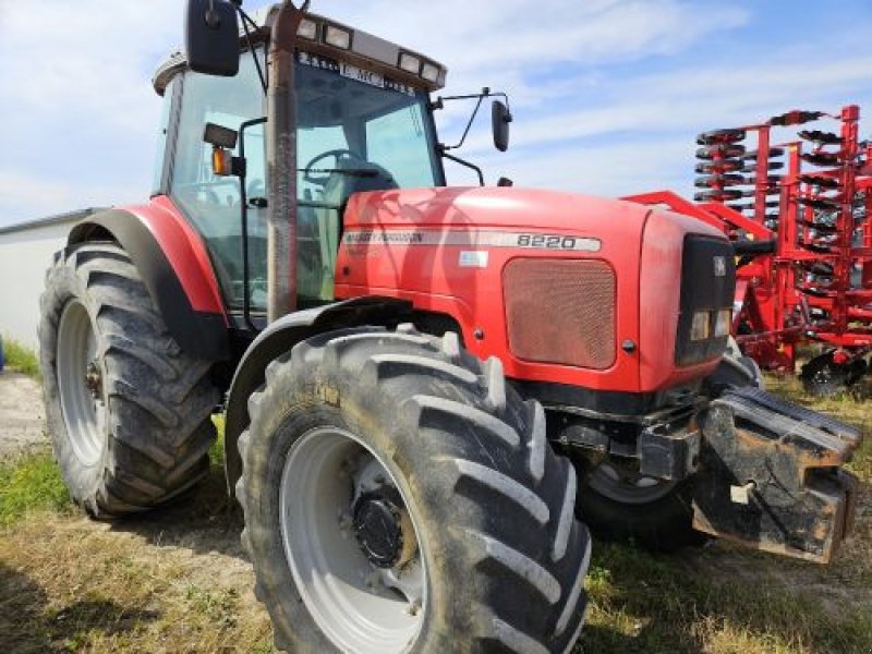 Traktor типа Massey Ferguson 8220, Gebrauchtmaschine в Belleville sur Meuse (Фотография 1)