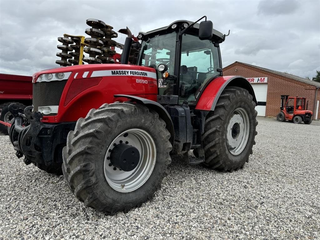 Traktor of the type Massey Ferguson 8690 DYNA VT EXCELLENCE Kun kørt 4100 timer, Gebrauchtmaschine in Hadsten (Picture 1)