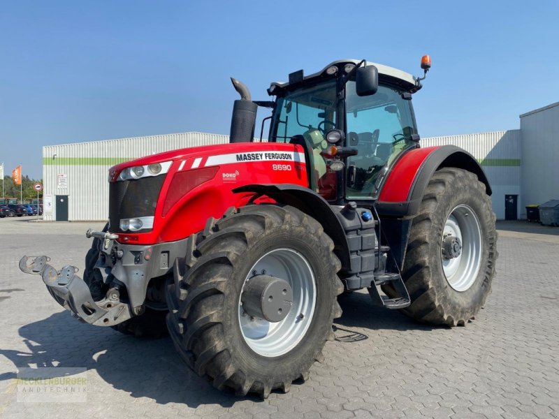 Traktor of the type Massey Ferguson 8690 Dyna-VT, Gebrauchtmaschine in Mühlengeez