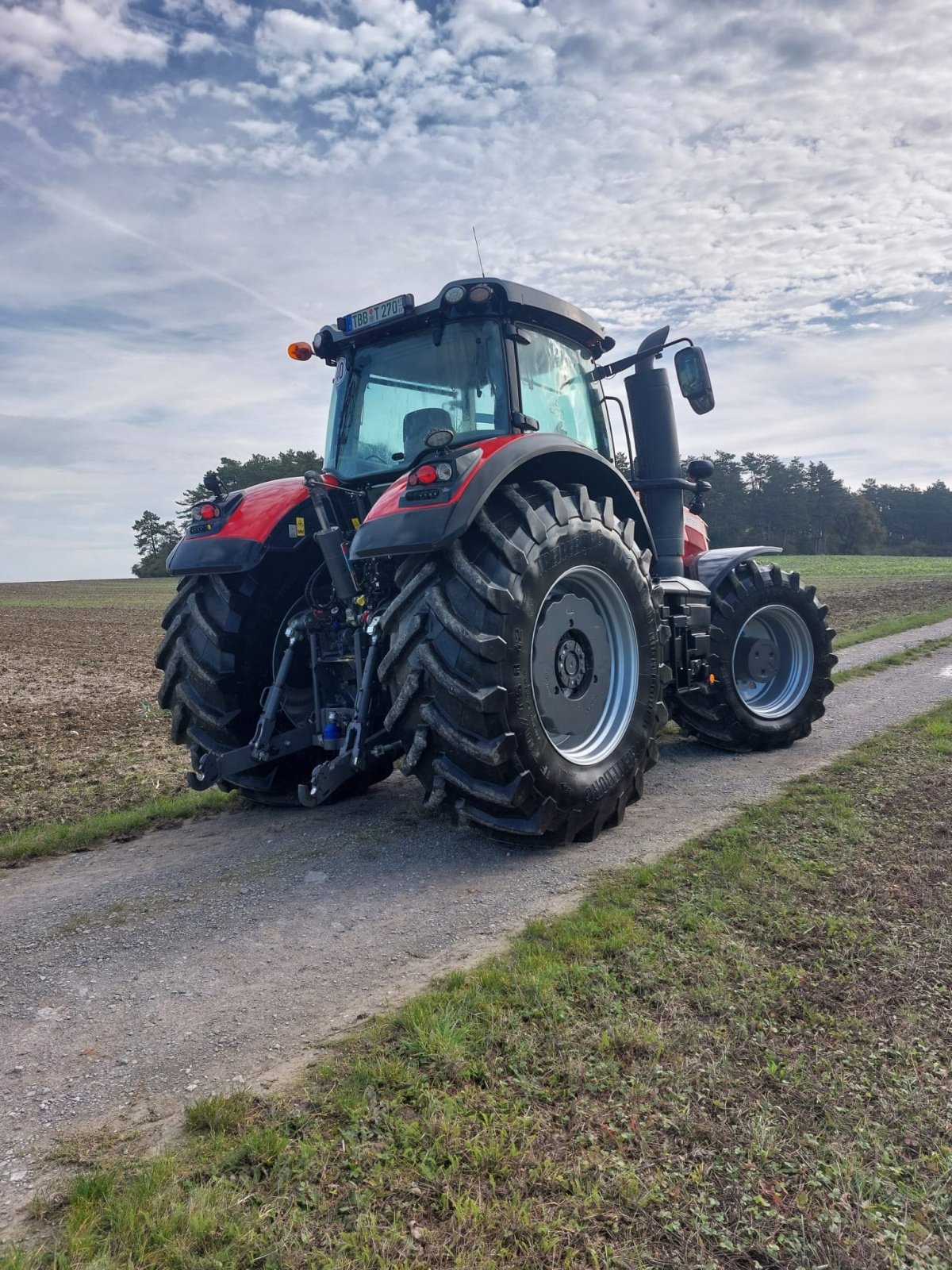 Traktor des Typs Massey Ferguson 8727 D-VT Exclusive, Gebrauchtmaschine in Essfeld (Bild 2)