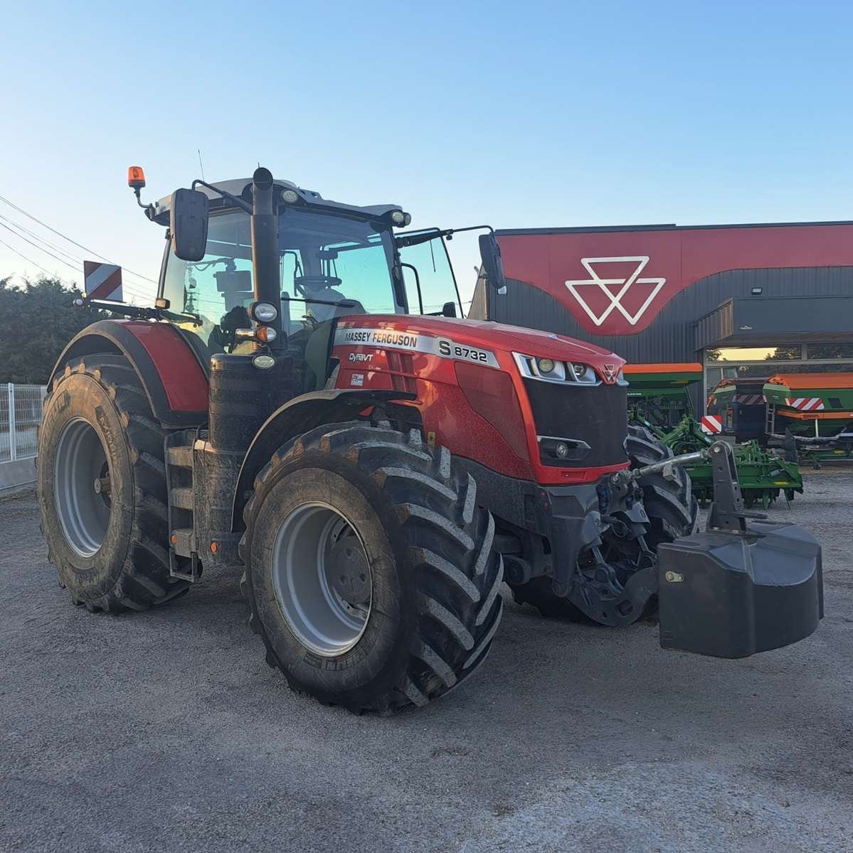 Traktor от тип Massey Ferguson 8732, Gebrauchtmaschine в UCHAUD (Снимка 1)