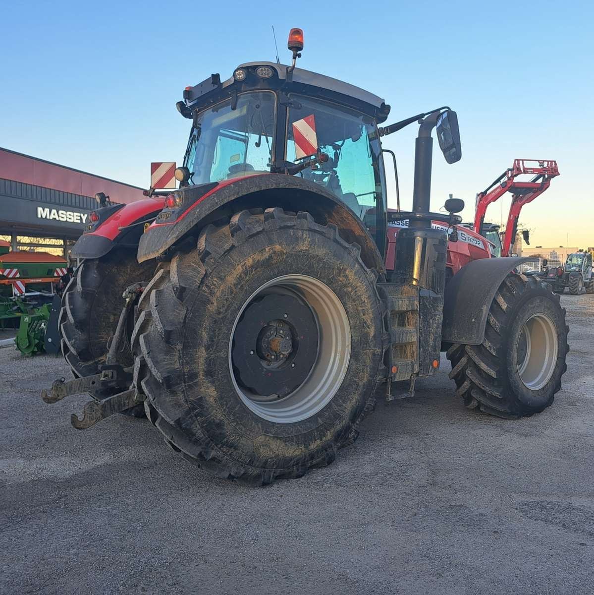 Traktor от тип Massey Ferguson 8732, Gebrauchtmaschine в UCHAUD (Снимка 3)