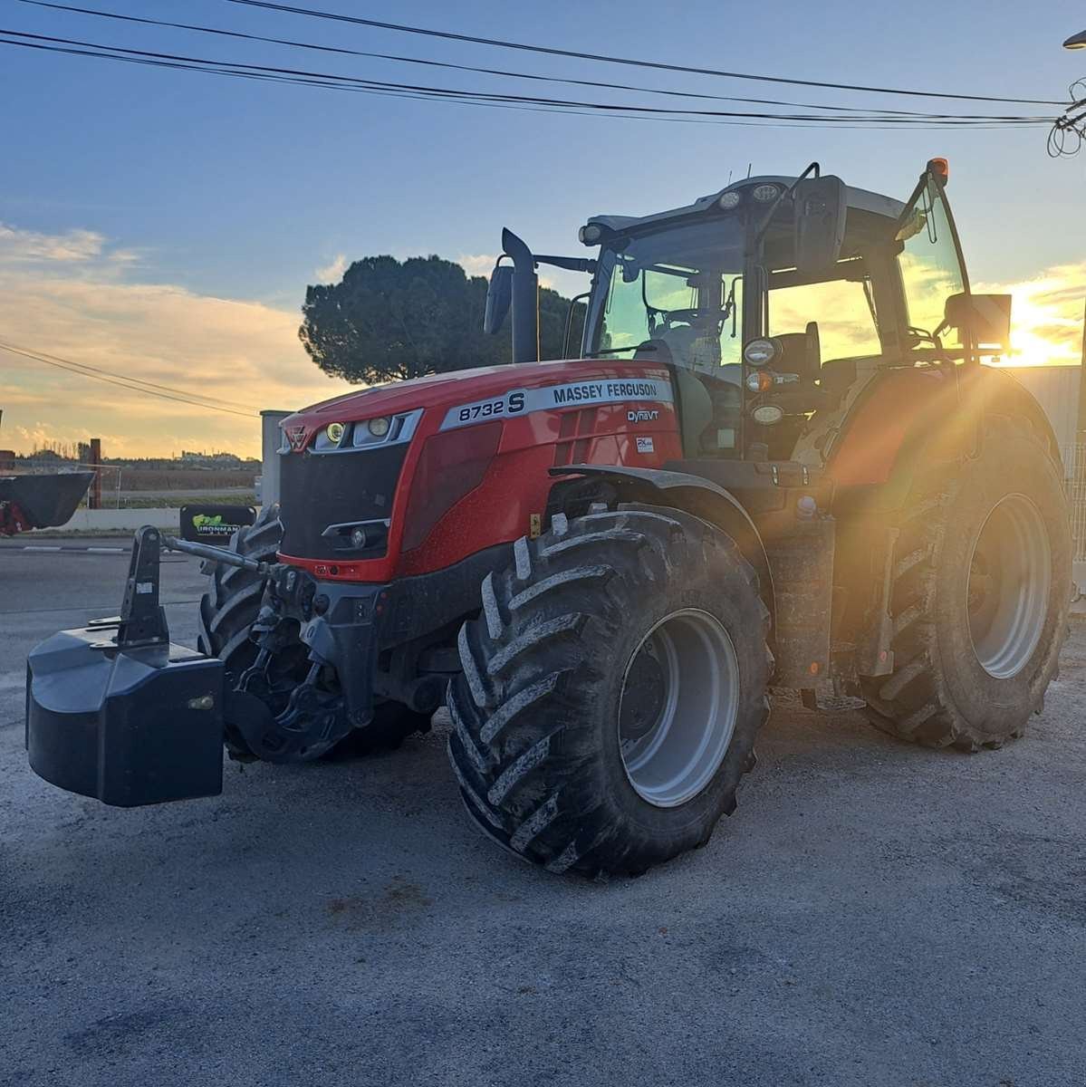 Traktor от тип Massey Ferguson 8732, Gebrauchtmaschine в UCHAUD (Снимка 2)