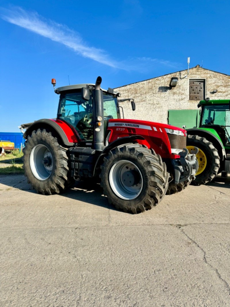 Traktor Türe ait Massey Ferguson 8737 DynaVT, Gebrauchtmaschine içinde Liebenwalde (resim 1)