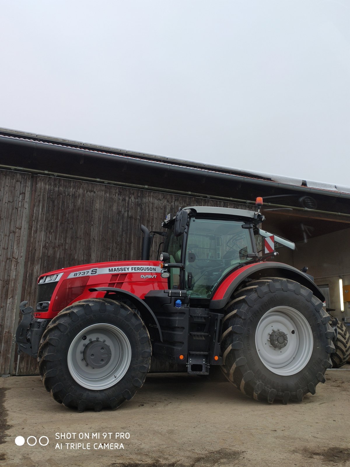 Traktor van het type Massey Ferguson 8737 DynaVT, Gebrauchtmaschine in Simbach am Inn (Foto 1)