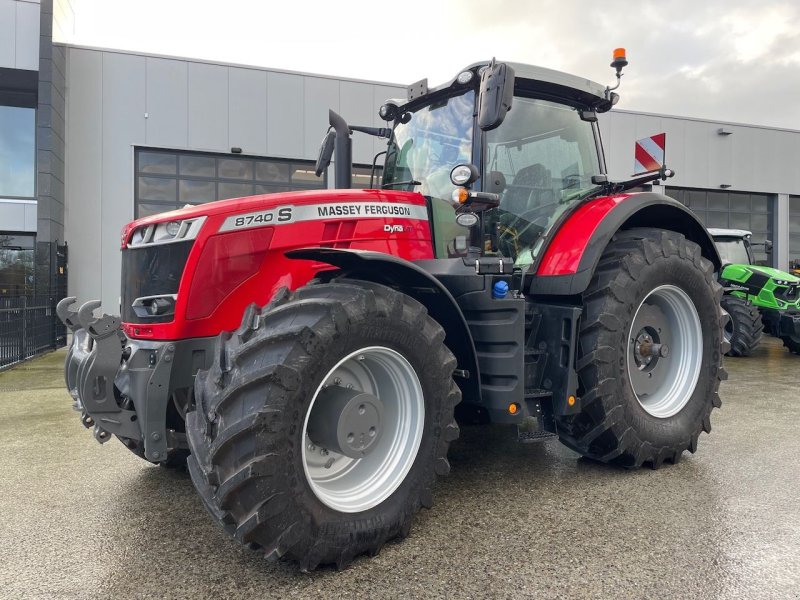 Traktor typu Massey Ferguson 8740S Dyna VT, Neumaschine v Holten