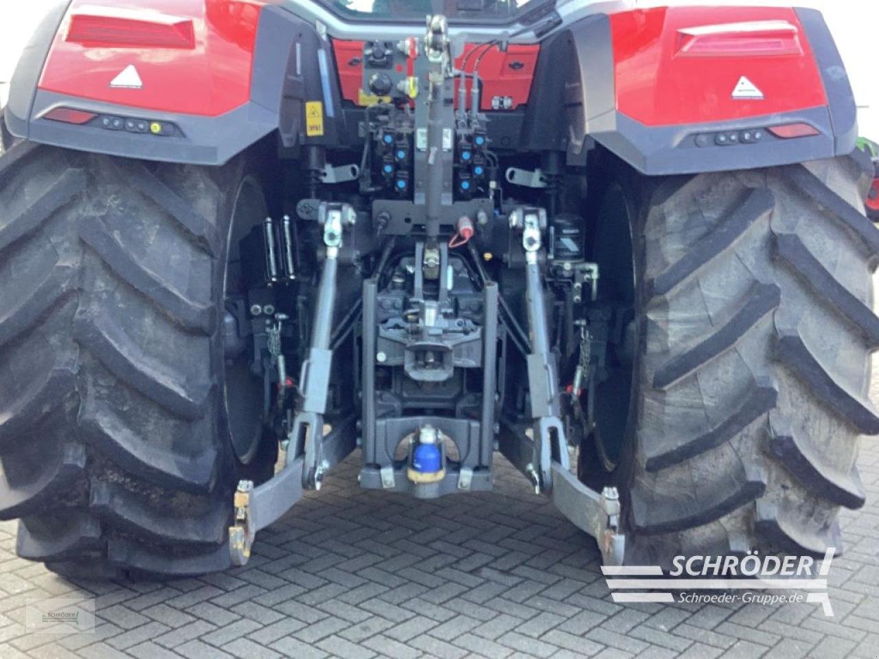 Traktor van het type Massey Ferguson 8S.205 DYNA-7 EFFICIENT, Neumaschine in Ahlerstedt (Foto 9)