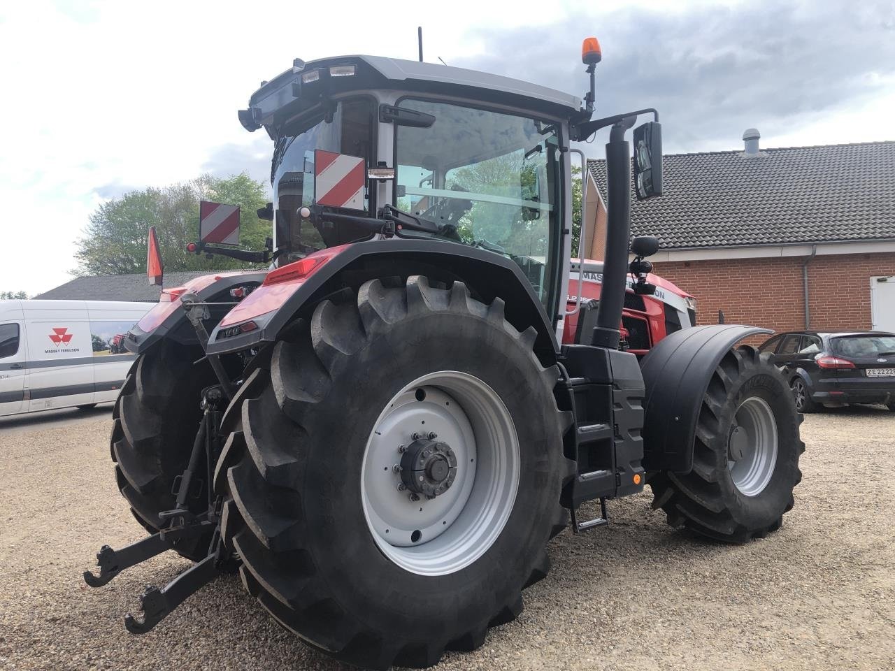 Traktor of the type Massey Ferguson 8S.205 DYNA E-POWER, Gebrauchtmaschine in Odder (Picture 3)