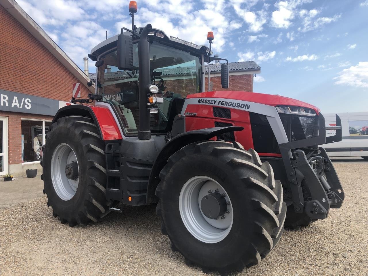 Traktor typu Massey Ferguson 8S.205 DYNA E-POWER, Gebrauchtmaschine w Toftlund (Zdjęcie 2)