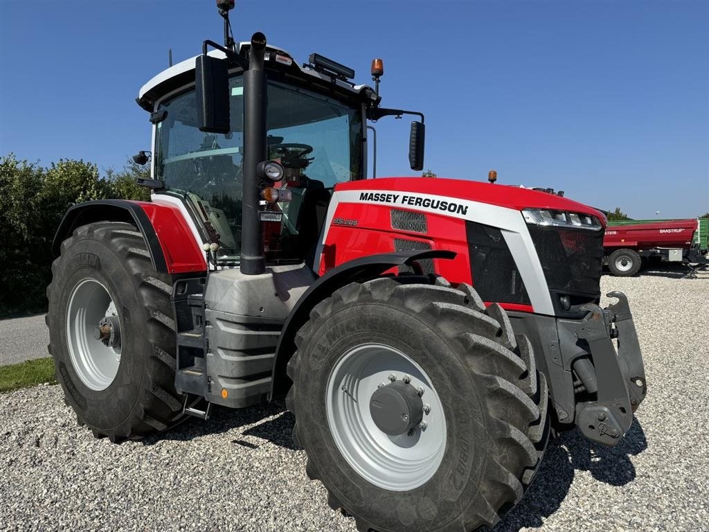 Traktor des Typs Massey Ferguson 8S.205 E-Power Exclusive, Gebrauchtmaschine in Hadsten (Bild 8)