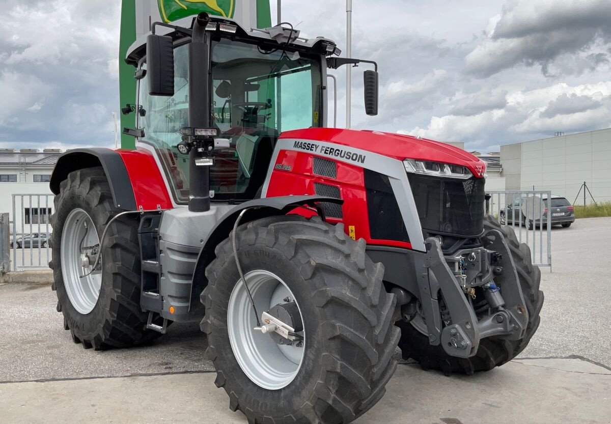 Traktor typu Massey Ferguson 8S.225 Dyna E-Power EXC, Gebrauchtmaschine w Zwettl (Zdjęcie 2)