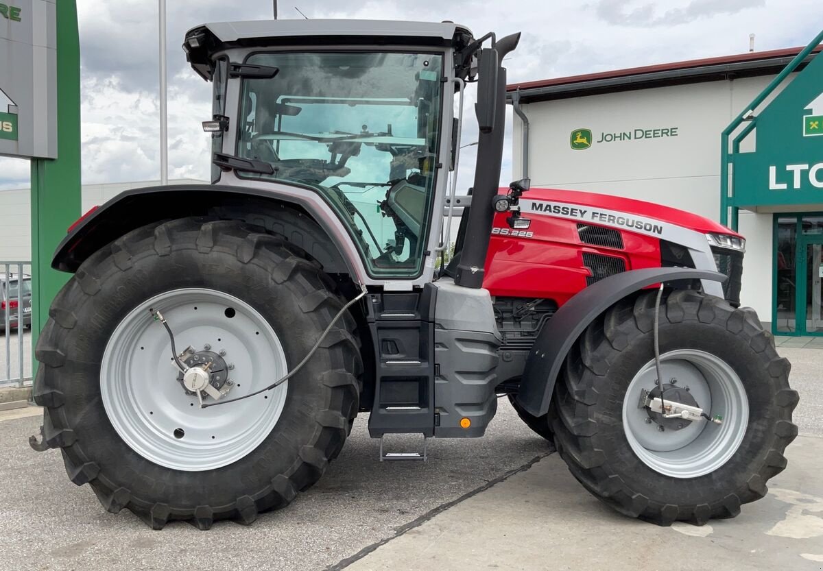 Traktor typu Massey Ferguson 8S.225 Dyna E-Power EXC, Gebrauchtmaschine w Zwettl (Zdjęcie 8)