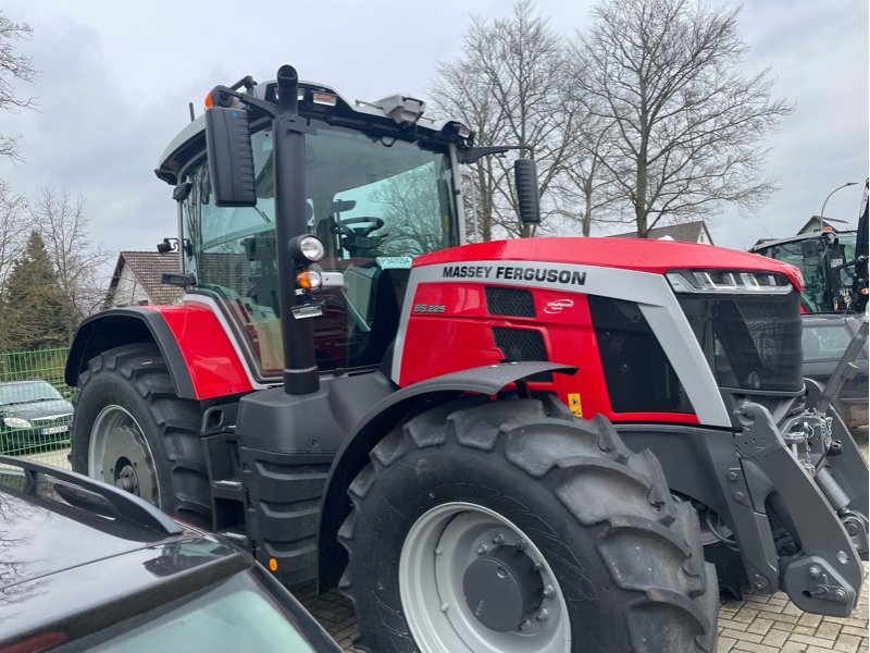 Traktor des Typs Massey Ferguson 8S.225 Dyna-VT EXCLUSIVE, Neumaschine in Voitze (Bild 1)