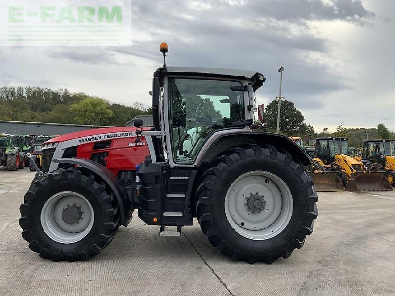 Traktor van het type Massey Ferguson 8s.225 exclusive dyna-vt tractor Exclusive, Gebrauchtmaschine in SHAFTESBURY (Foto 7)