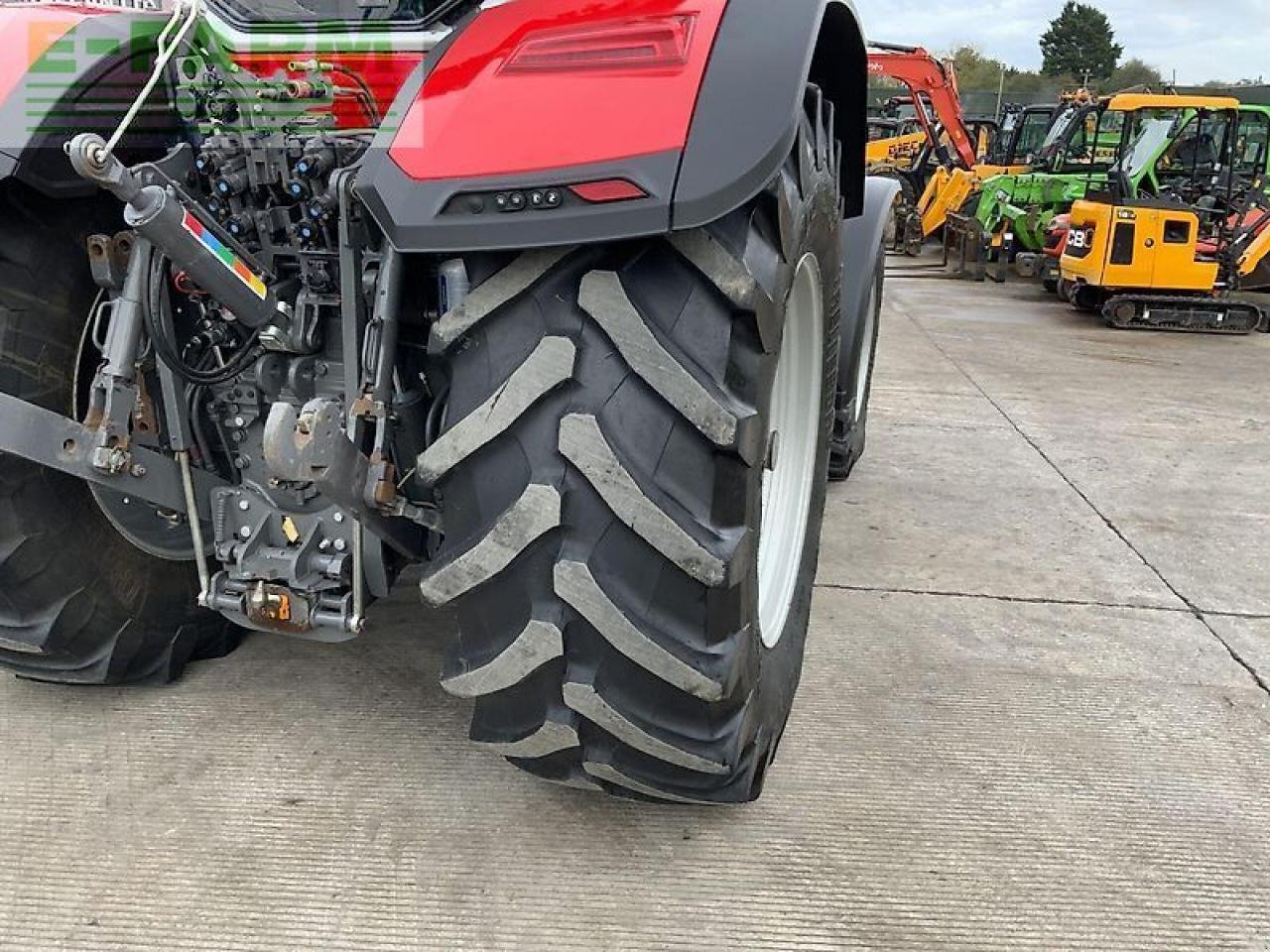 Traktor van het type Massey Ferguson 8s.225 exclusive dyna-vt tractor Exclusive, Gebrauchtmaschine in SHAFTESBURY (Foto 13)