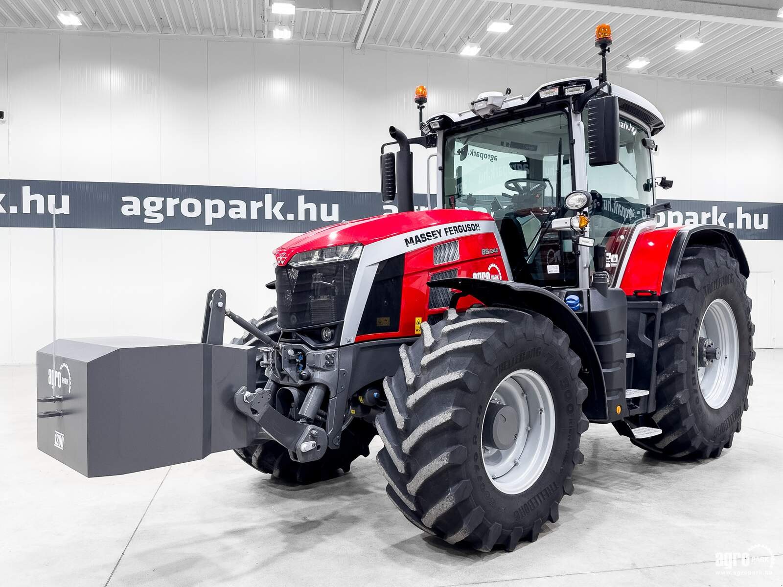 Traktor typu Massey Ferguson 8S.245 EXDE, Gebrauchtmaschine v Csengele (Obrázek 1)