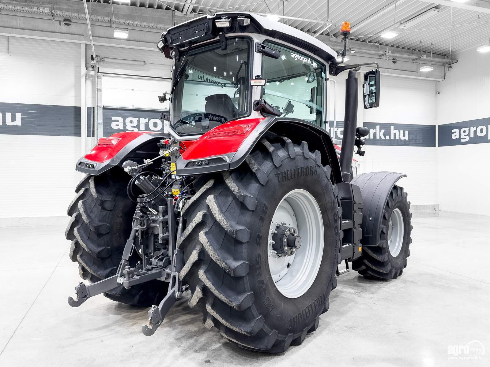 Traktor des Typs Massey Ferguson 8S.245 EXDE, Gebrauchtmaschine in Csengele (Bild 3)