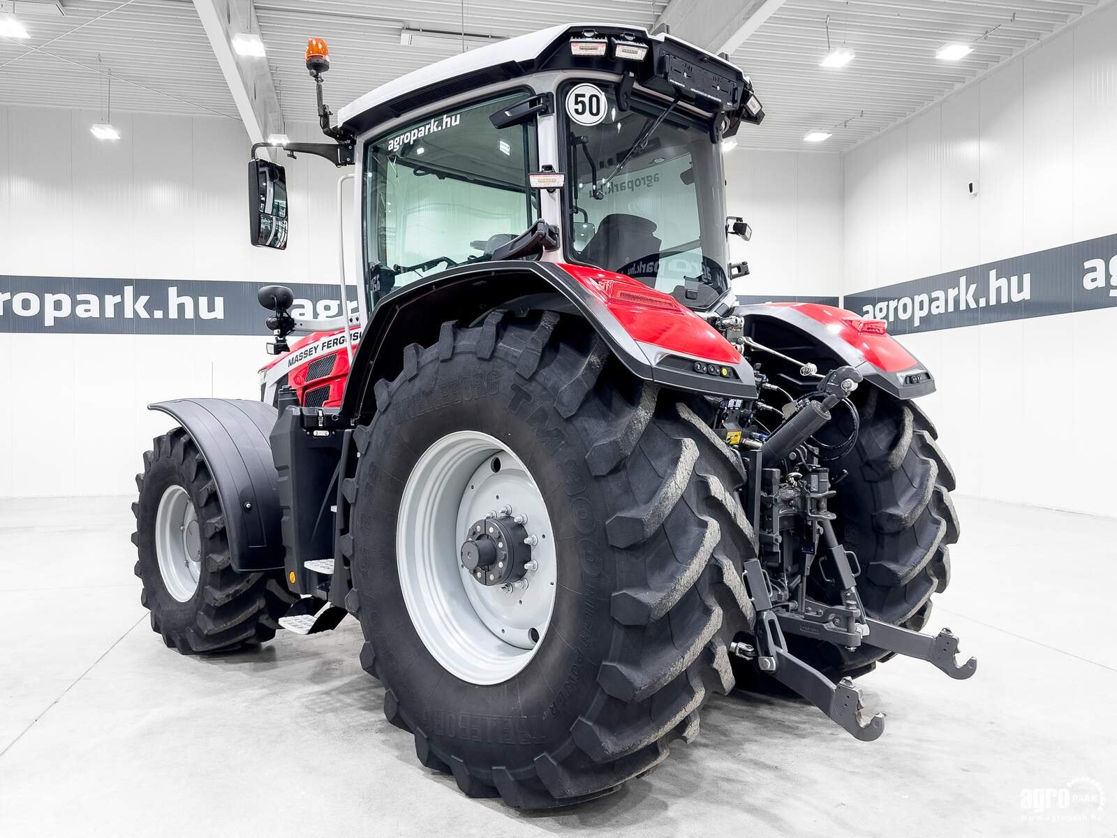 Traktor of the type Massey Ferguson 8S.245 EXDE, Gebrauchtmaschine in Csengele (Picture 4)