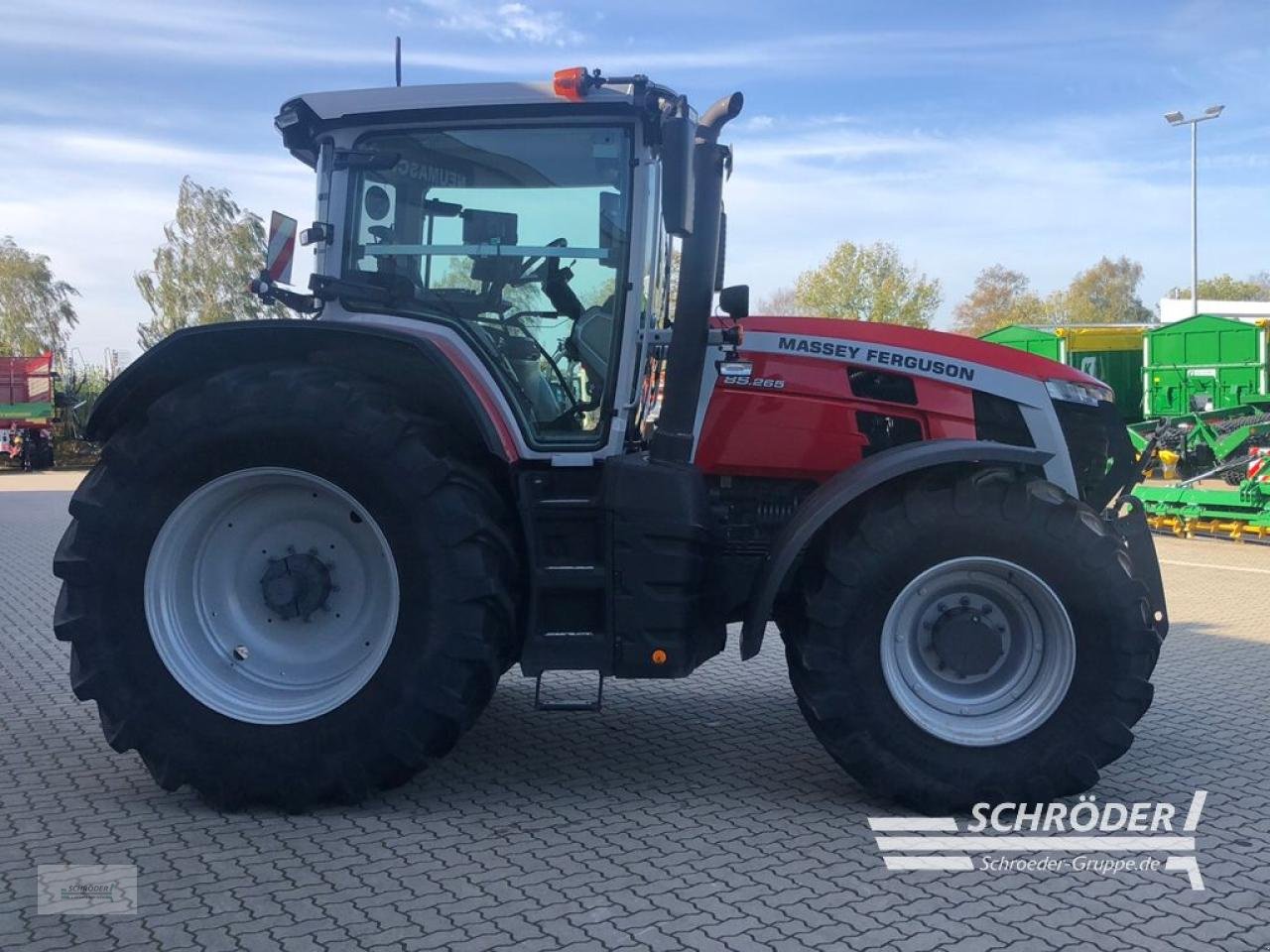 Traktor van het type Massey Ferguson 8S.265 DYNA-VT EXCLUSIVE, Neumaschine in Ahlerstedt (Foto 3)