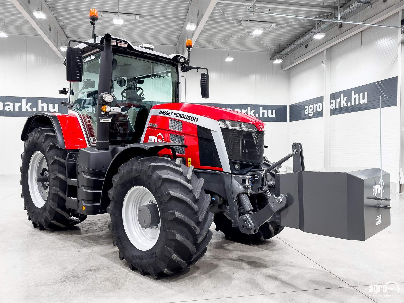 Traktor des Typs Massey Ferguson 8S.265 EXDE, Gebrauchtmaschine in Csengele (Bild 2)