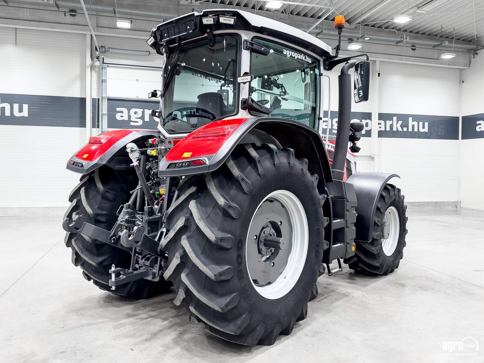 Traktor des Typs Massey Ferguson 8S.265 EXDE, Gebrauchtmaschine in Csengele (Bild 3)