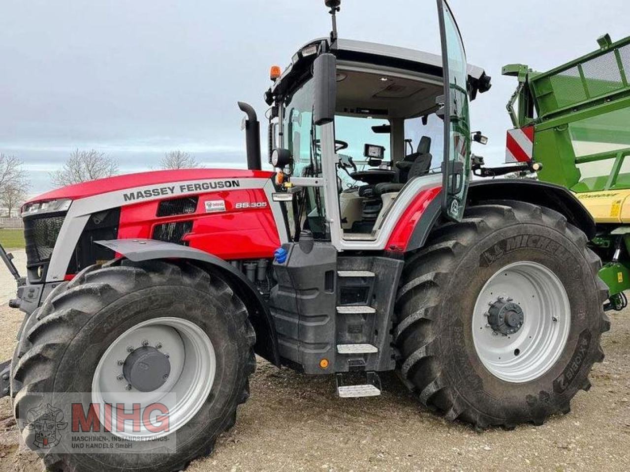 Traktor des Typs Massey Ferguson 8S.305 DVT EXCLUSIVE, Gebrauchtmaschine in Dummerstorf OT Petschow (Bild 2)