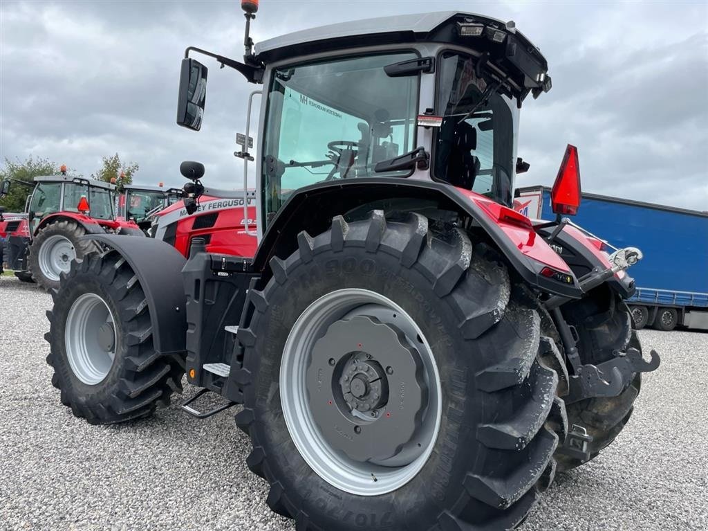 Traktor of the type Massey Ferguson 8S.305 Dyna VT Demo kørt 230 timer, Gebrauchtmaschine in Hadsten (Picture 7)