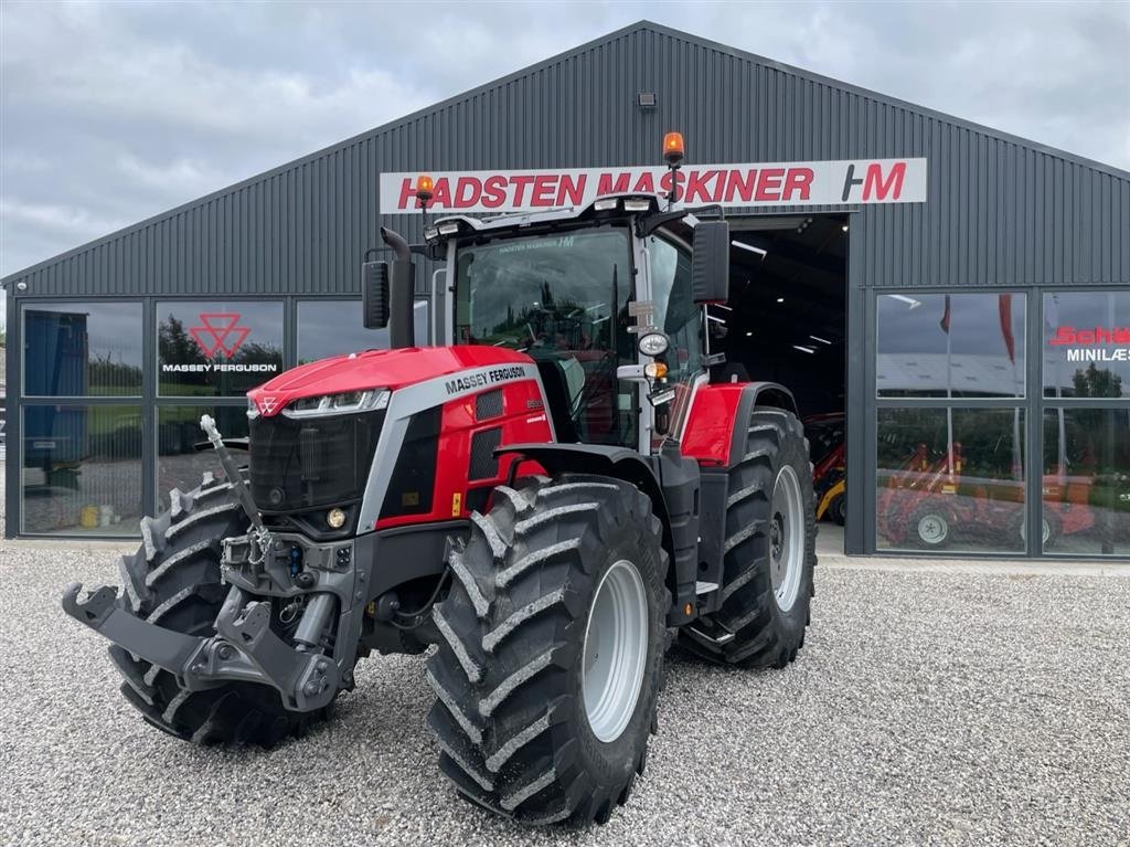 Traktor of the type Massey Ferguson 8S.305 Dyna VT Demo kørt 230 timer, Gebrauchtmaschine in Hadsten (Picture 2)