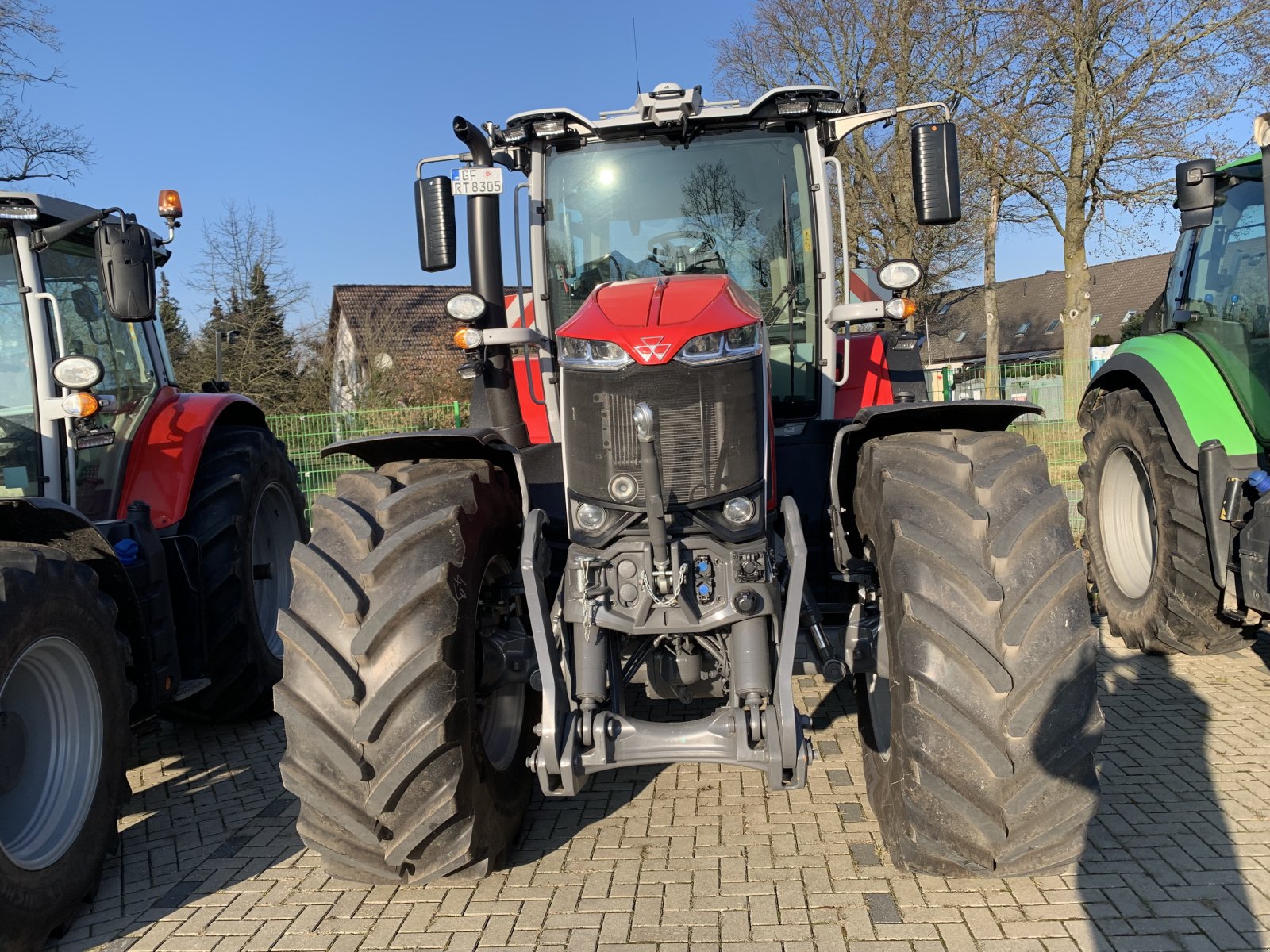 Traktor van het type Massey Ferguson 8S.305 Dyna-VT Exclusive, Gebrauchtmaschine in Gadenstedt (Foto 2)