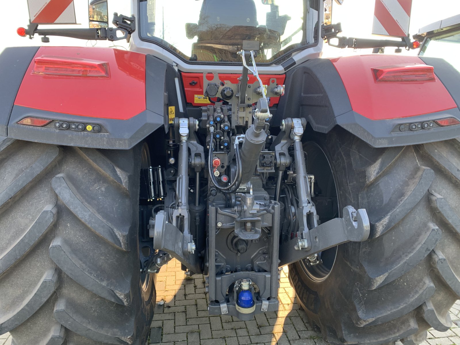 Traktor типа Massey Ferguson 8S.305 Dyna-VT Exclusive, Gebrauchtmaschine в Gadenstedt (Фотография 3)