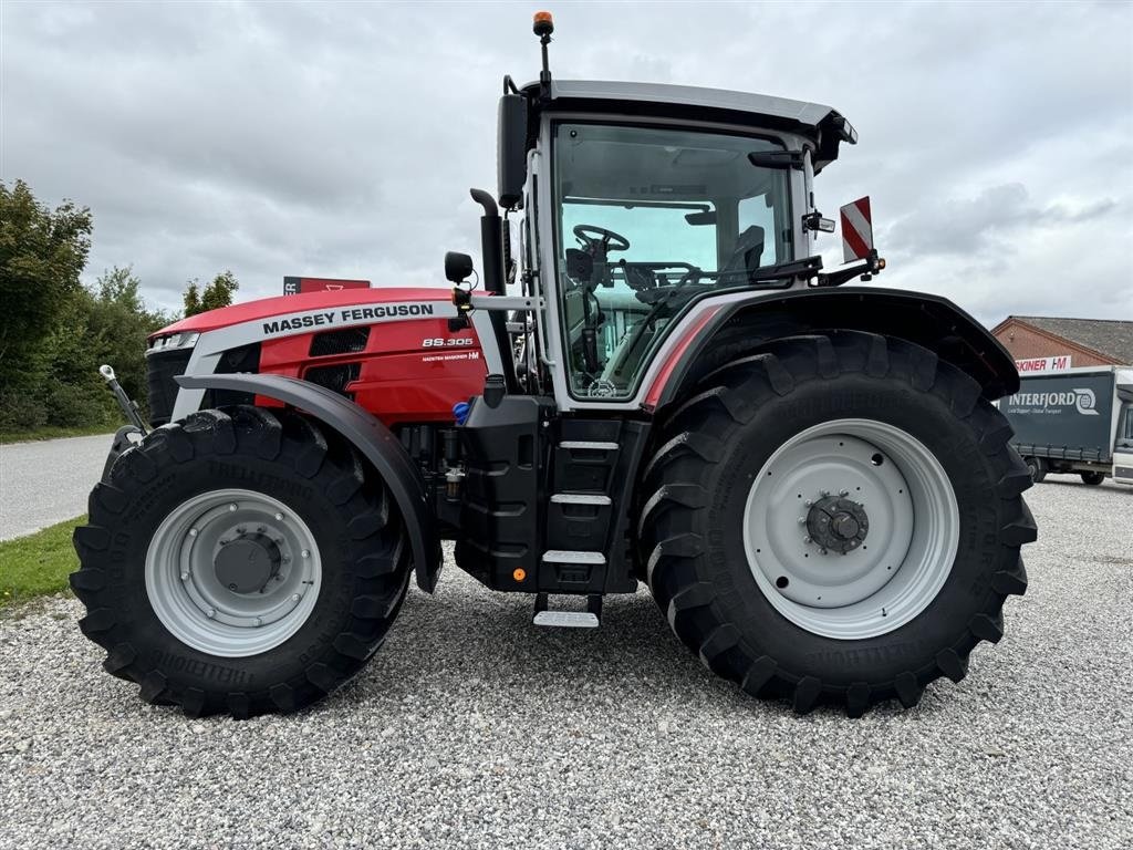 Traktor des Typs Massey Ferguson 8S.305 Dyna VT, Gebrauchtmaschine in Hadsten (Bild 2)