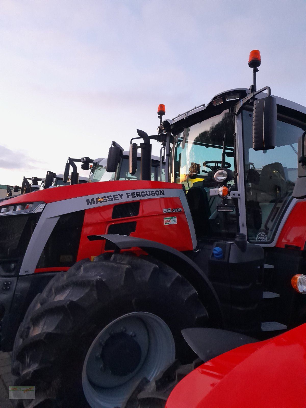 Traktor del tipo Massey Ferguson 8S.305 Dyna VT, Neumaschine In Ingelfingen-Stachenhausen (Immagine 2)