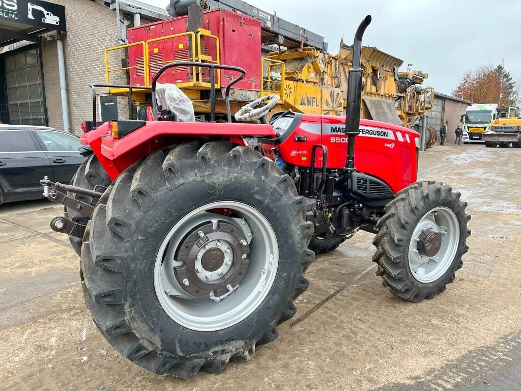 Traktor typu Massey Ferguson 9500 Smart 4WD 58HP - New / Unused, Neumaschine v Veldhoven (Obrázek 4)