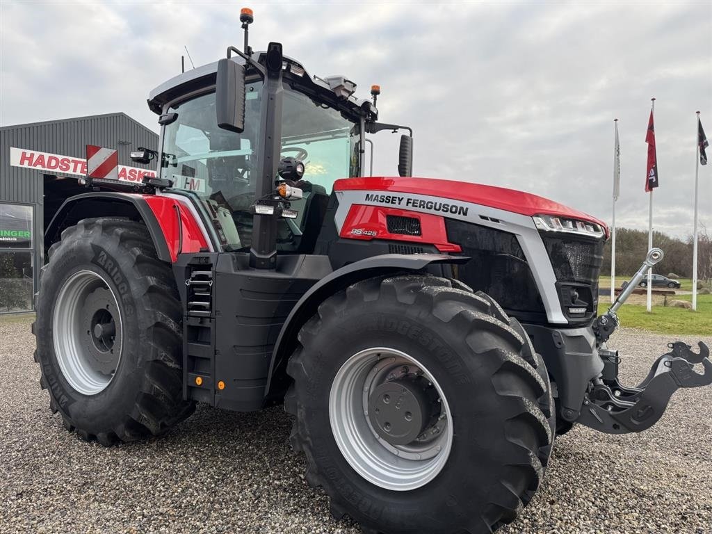 Traktor of the type Massey Ferguson 9S.425 Dyna VT Exclusive Finansiering fra 0,98%, Gebrauchtmaschine in Hadsten (Picture 8)