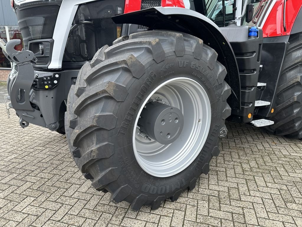 Traktor of the type Massey Ferguson 9S.425 DYNA-VT EXCLUSIVE, Neumaschine in MARIENHEEM (Picture 11)