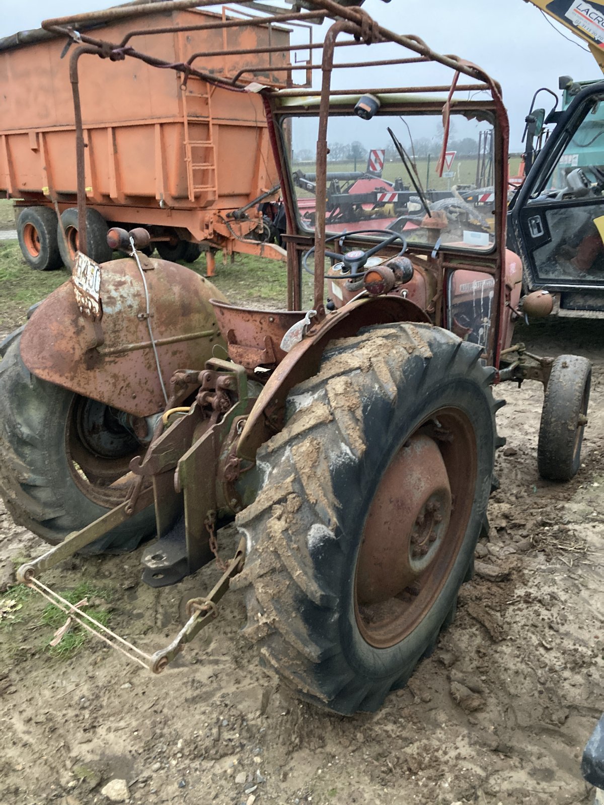 Traktor от тип Massey Ferguson DIVERS, Gebrauchtmaschine в CINTHEAUX (Снимка 2)