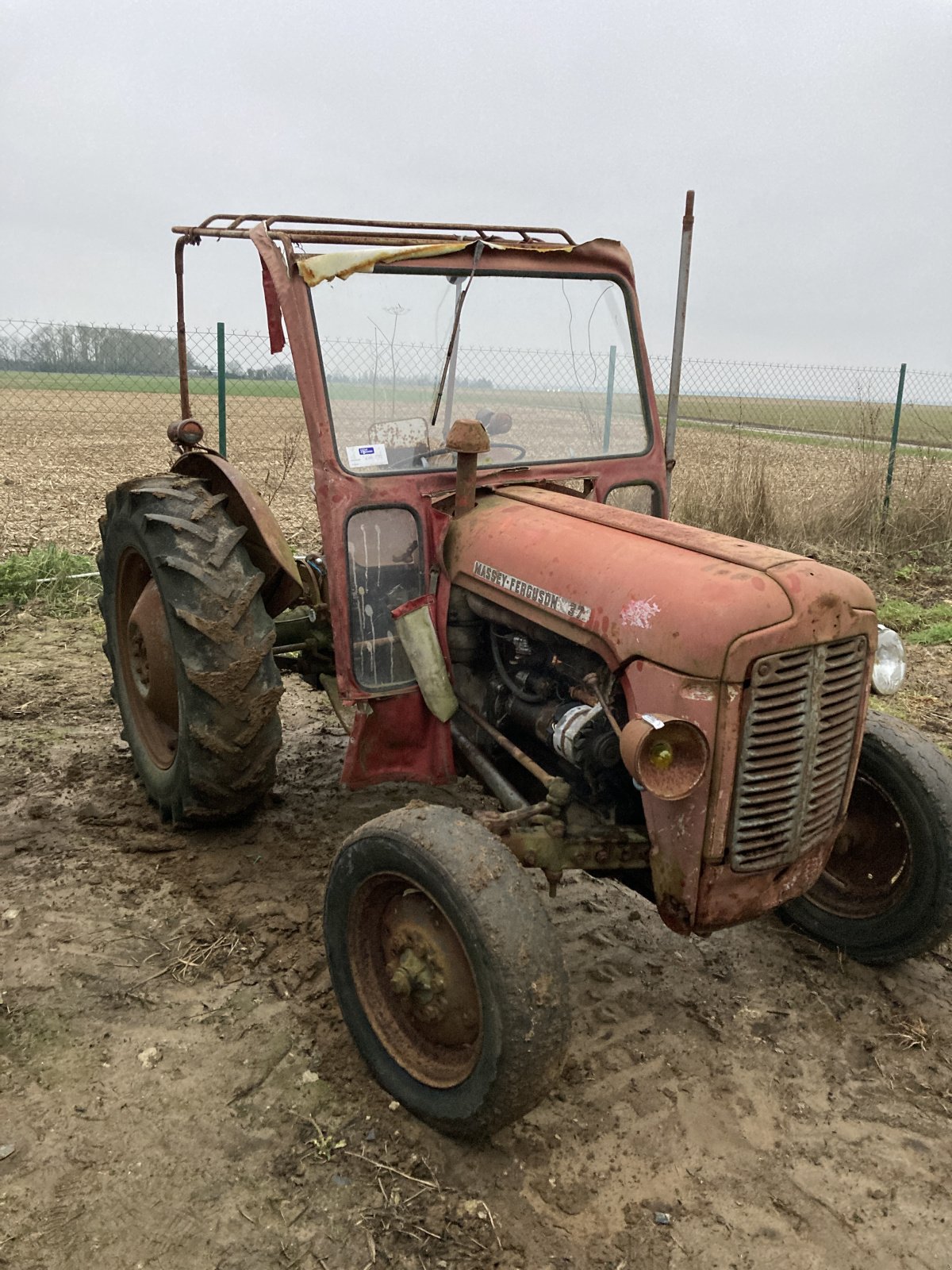 Traktor от тип Massey Ferguson DIVERS, Gebrauchtmaschine в CINTHEAUX (Снимка 1)