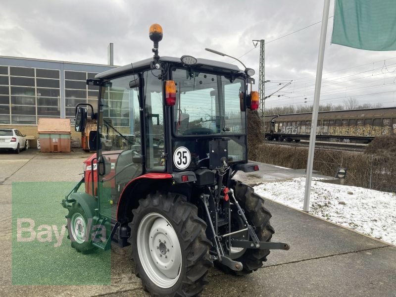 Traktor des Typs Massey Ferguson MF 1735M HC, Gebrauchtmaschine in Lappersdorf (Bild 10)