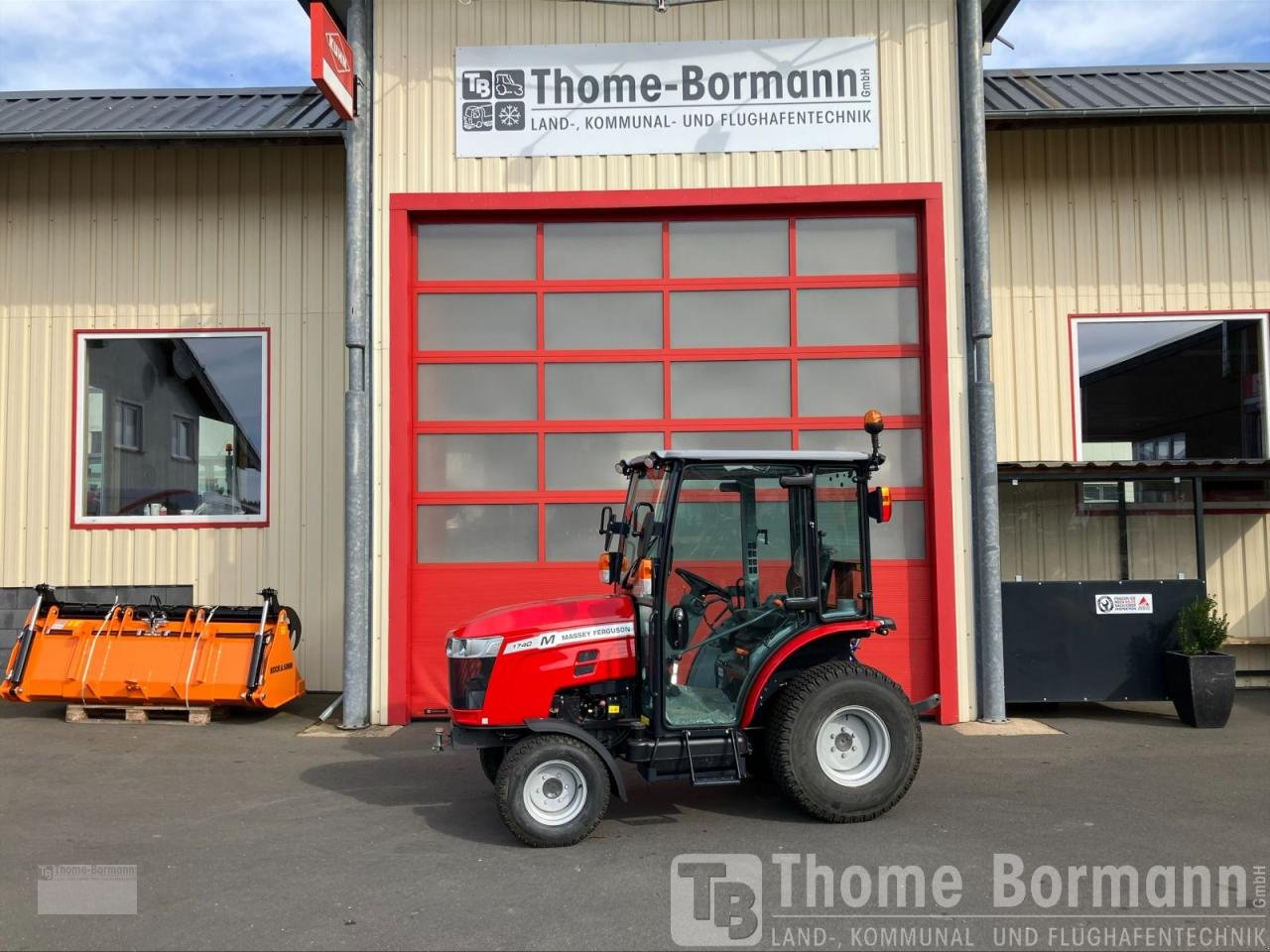 Traktor des Typs Massey Ferguson MF 1740 M HC, Neumaschine in Prüm (Bild 1)