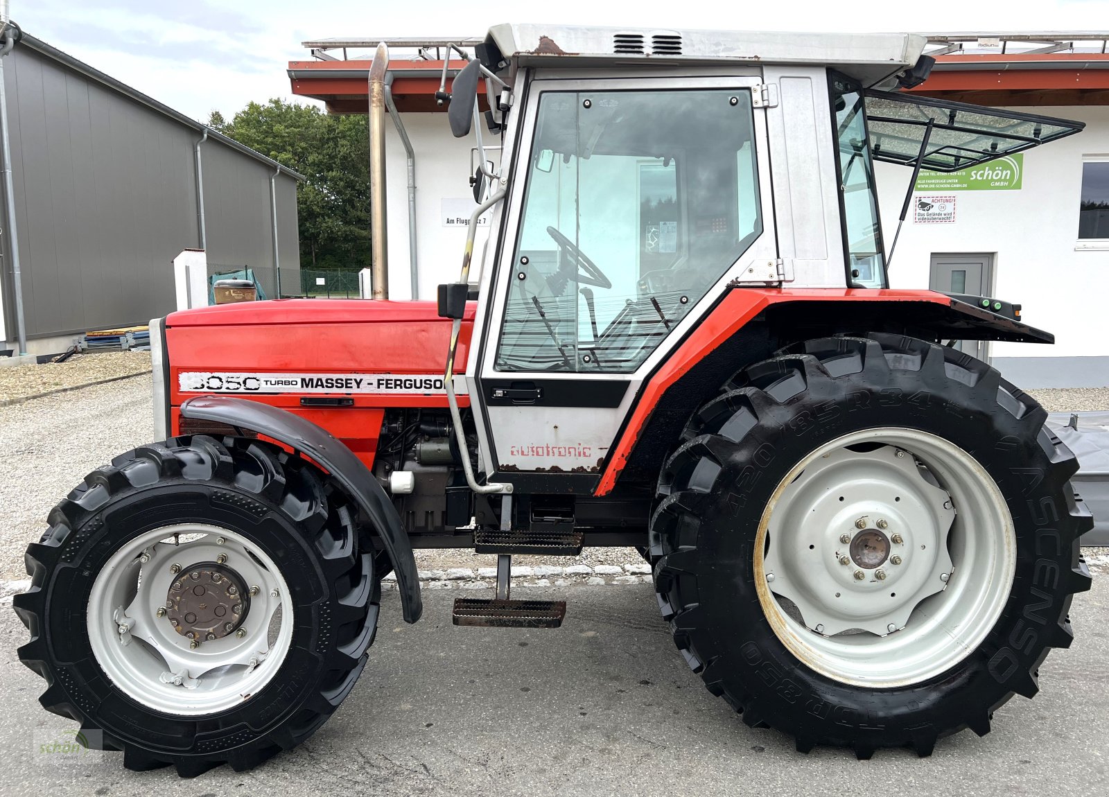 Traktor типа Massey Ferguson MF 3050 - wenig gelaufen - Reifen und Kupplung neu, Gebrauchtmaschine в Burgrieden (Фотография 2)